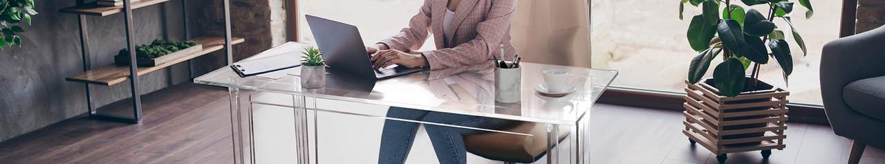 Experience Unmatched Elegance with Clear Acrylic Desks - Shop Now ...